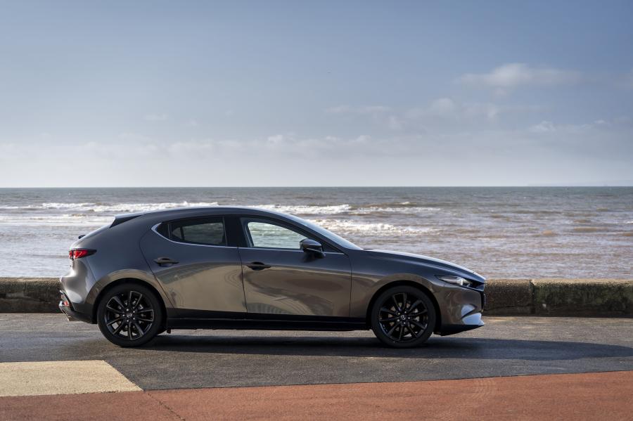  Mazda3 Skyactiv-X AWD Hatchback (BP) 2019 года  (UK) (фото 23 из 42)